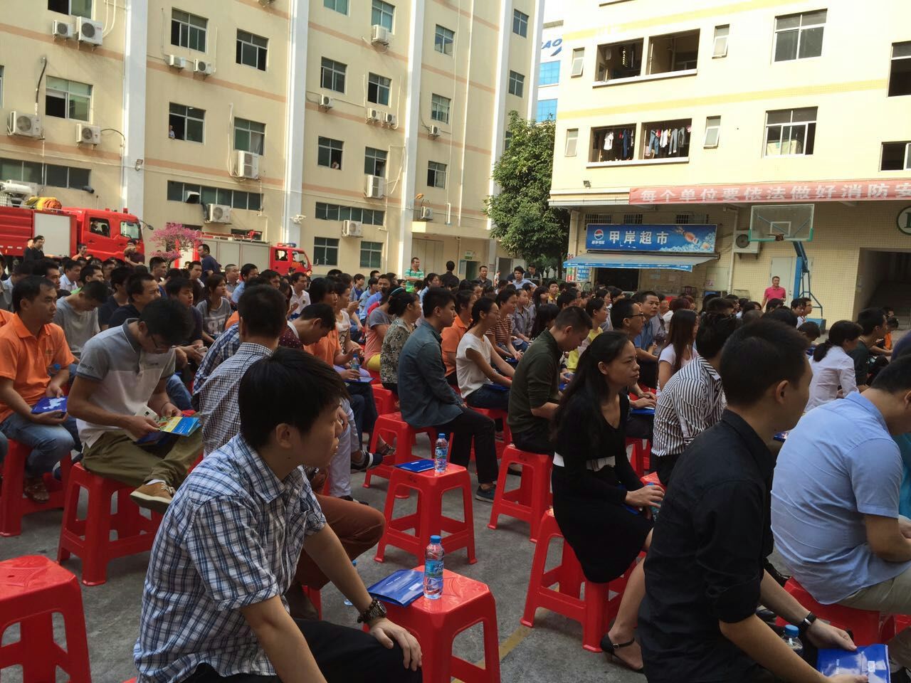 甲岸科技園組織消防演習(xí),提高企業(yè)安全生產(chǎn)意識