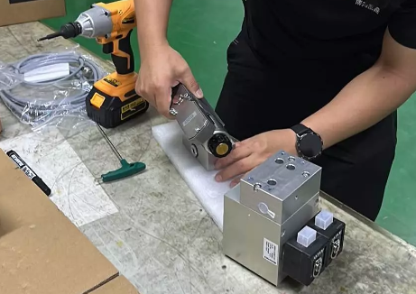 博揚工程師成功組裝并檢測組合閥，彰顯專業實力確保品質